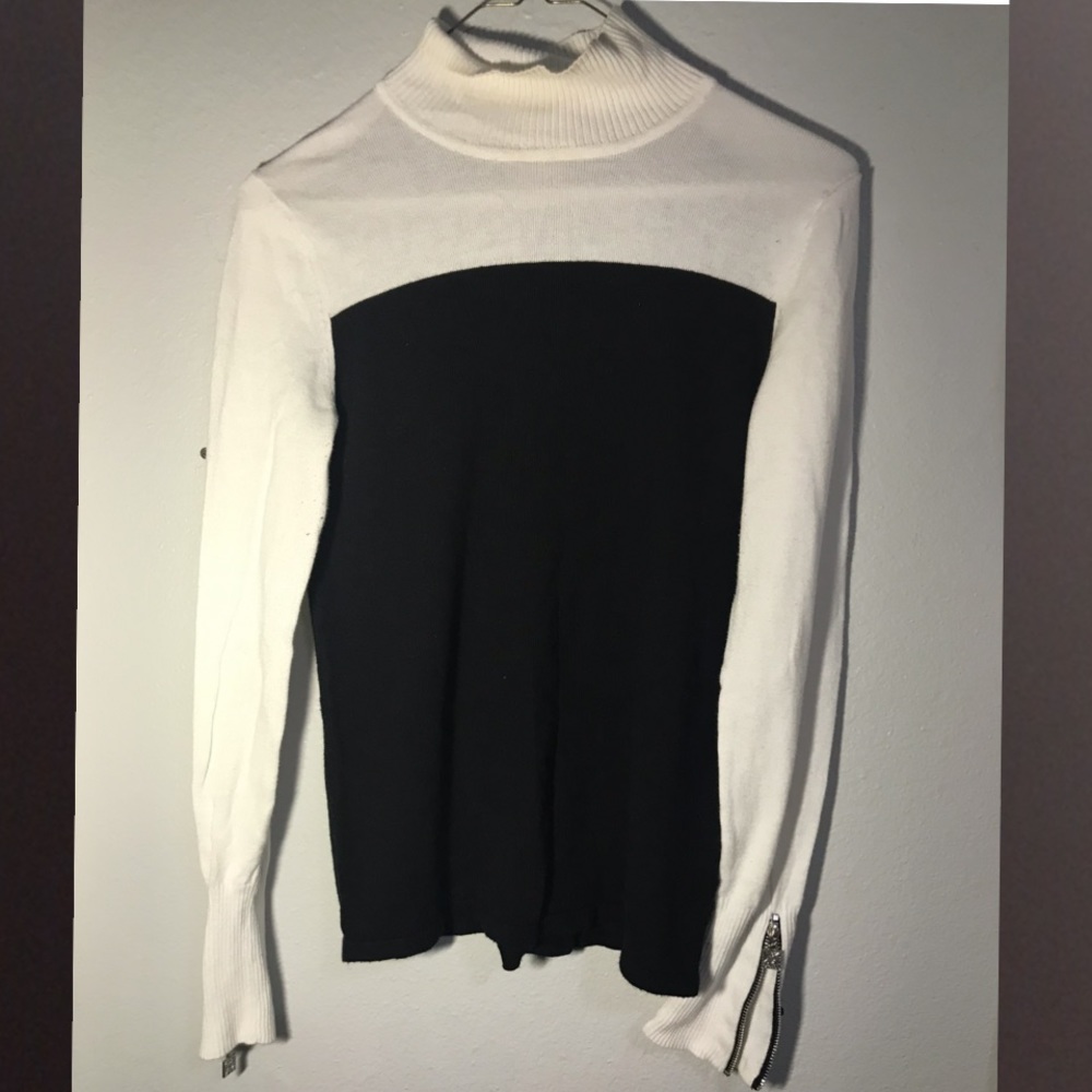 Black White Turtle Neck